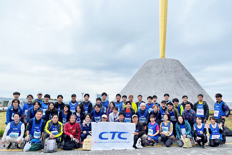 Employees participate in 'NIPPON IT Charity Ekiden'
