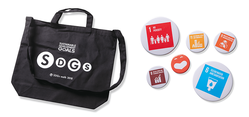 札幌市で行われる「みんわらウィーク」では「SDGsウォーク」を開催。芸人さんたちとウオーキングを楽しみながら、途中のチェックポイントでは17の目標が書かれた各バッジから関心のあるものを集め、事前に配られたトートバッグにつけてゴールを目指す。昨年の「みんわらウィーク」では500人以上が参加。