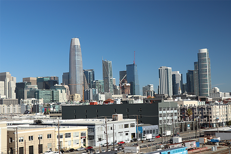 サンフランシスコからサンノゼにかけて広がるシリコンバレーにはIT系大企業と共にスタートアップが集中。周辺のフリーウェイにも渋滞が頻発