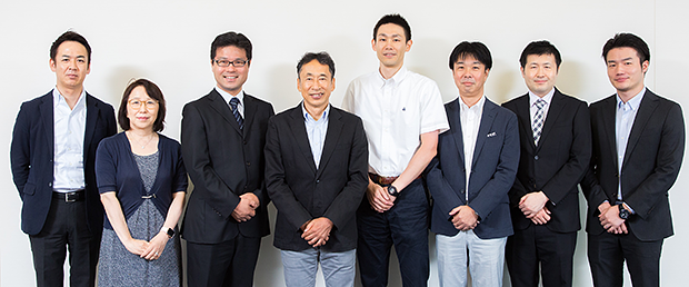 左から、CTC 東日本統括本部 本部長代行 重政 敏文、CTC 東日本統括本部 ソリューション開発チーム エグゼクティブセールス 中島 淑乃、早稲田大学 DSセンター 教授 小林 学氏、早稲田大学 DSセンター 所長 理工学術院 教授 松嶋 敏泰氏、早稲田大学 DSセンター 講師 安田 豪毅氏、CTC 東日本統括本部 ソリューション開発チーム長代行 飯盛 正則、CTC プロダクトビジネス推進部 プロダクトビジネス推進課第4課 堀川 直人、CTC 東日本統括本部 東日本営業第1部 営業第2課 伊豆田 圭吾