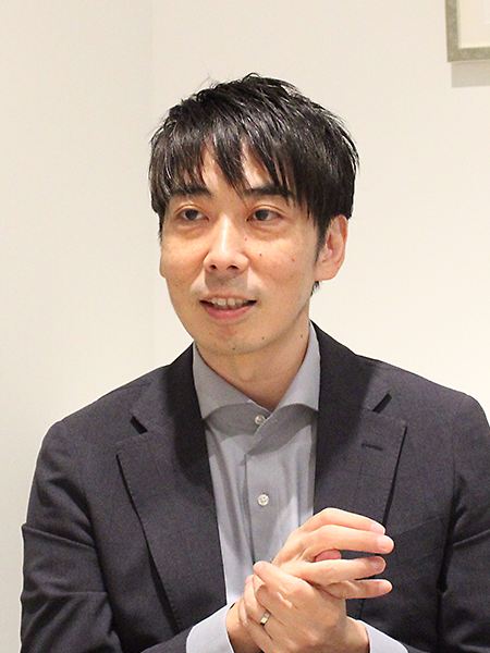 シンバイオ製薬株式会社　コーポレート本部　情報システム部　シニアマネージャー　小濱 孝冶氏