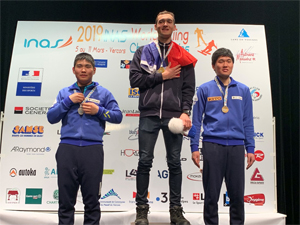 銅メダルを獲得した木附雄祐選手(右)