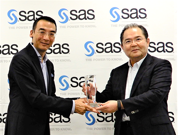 左から、 SAS Institute Japan　代表取締役社長 堀田 徹哉氏、 CTC　常務執行役員 原口　栄治