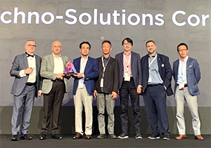 左から、アバイア Channel Leader - Avaya Europe Steve Joyner氏、アバイア Channel Leader - Avaya International Fadi Moubarak氏、CTC 常務執行役員 尾本 昇、CTC FS営業第2部 部長代行 前川 聡、日本アバイア パートナー営業本部 本部長 森本 昌夫氏、アバイア Customer Experience Solution Sales Leader Europe Gregg Widdowson氏、日本アバイア パートナー営業本部 セールスマネージャ 坂本 雅義氏