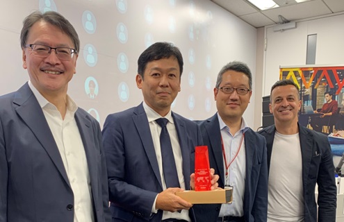 左から、日本アバイア株式会社 副社長執行役員 森本 昌夫氏、CTC 金融NEXT営業本部長 阿部 健太郎、日本アバイア株式会社 代表取締役社長 内山 知之氏、Avaya House Group Vice President Asia Pacific Phillip Zammit氏
