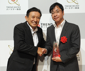 6月16日Trend Micro パートナー総会2015での表彰の様子