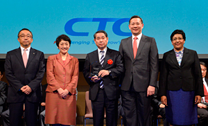 12月11日(金)Cisco Partner Conference Japan 2015での表彰の様子