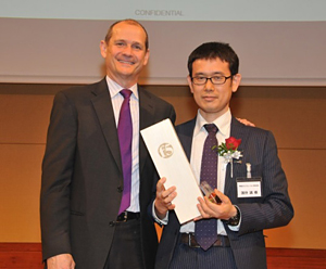 12月1日(火) F5 Partner Recognition Awards 2015での表彰の様子