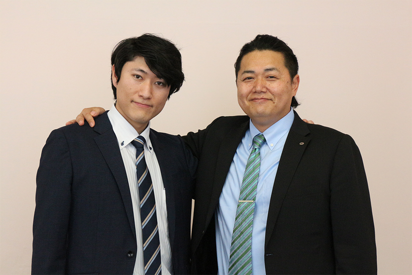 右：株式会社鳥取県情報センター　ITインフラサービス部 副部長　田中 良祐 氏、左：株式会社鳥取県情報センター　ITインフラサービス部 リーダー　高橋 健太 氏