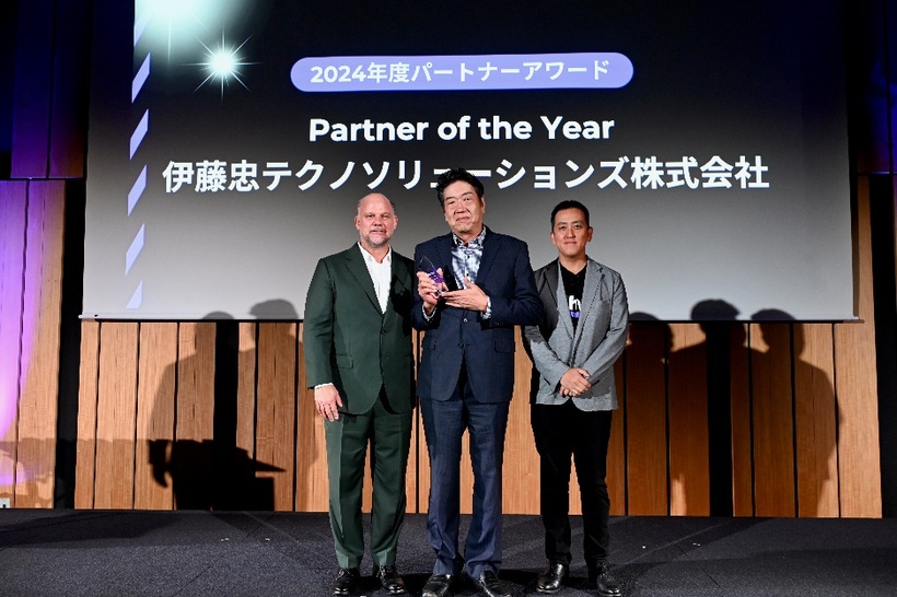 左から、Nutanix, Inc.　パートナーセールスAPAC&Japan担当　ヴァイスプレジデント　マイク・マグラ氏、CTC　情報通信ビジネス企画本部長　小川 大祐、ニュータニックス・ジャパン合同会社　執行役員　パートナー営業統括本部　統括本部長　浜川 健太郎氏