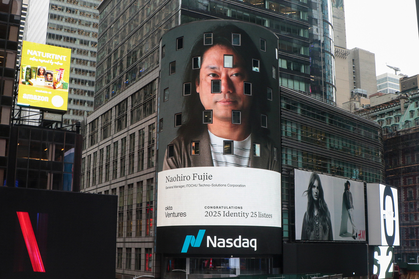 ニューヨークのタイムズスクエアのLEDビジョンでも「The Identity 25」メンバーが掲載 写真は、みらい研究所長の富士榮 尚寛