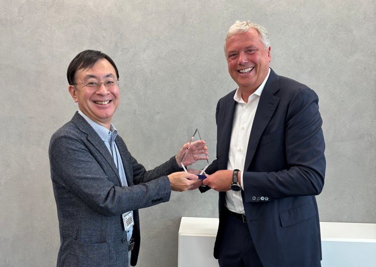 左から、CTC 常務執行役員 デジタルサービス事業グループ担当役員 藤岡 良樹、Equinix Inc. Chief Sales Officer Mike Campbell氏