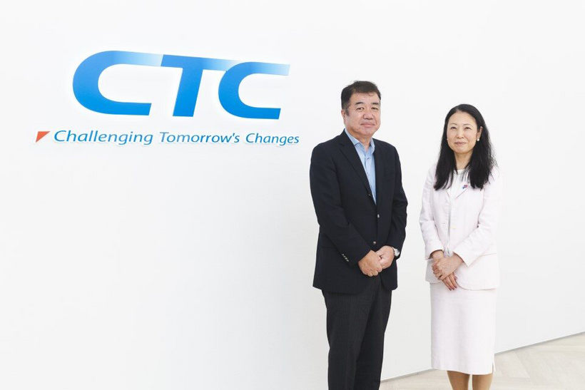 左から、CTC常務執行役員 広域・社会インフラ事業グループ 松丸 達也担当役員、株式会社日立製作所 Deputy CMO兼デジタルシステム&サービス担当 CMO 馬島 知恵氏
