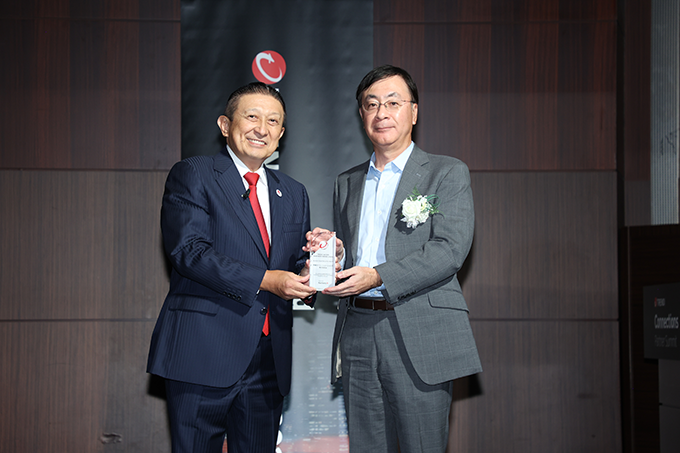 左からトレンドマイクロ株式会社 取締役副社長、大三川 彰彦氏、CTC 常務執行役員 デジタルサービス事業グループ担当役員 藤岡 良樹