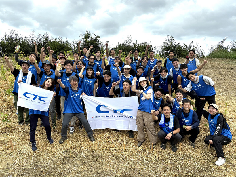 植樹ボランティアを行ったCTC社員