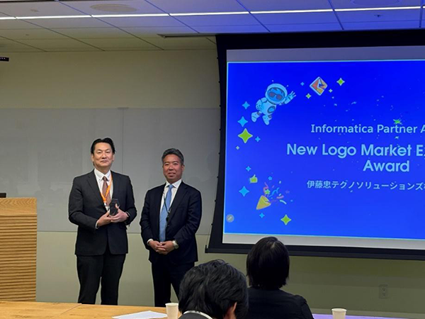 左から、CTC　デジタルサービス開発本部　本部長代行　池永 直紀、 株式会社セールスフォース・ジャパン　インフォマティカ事業部　常務執行役員　営業統括本部長　小澤 泰斗氏