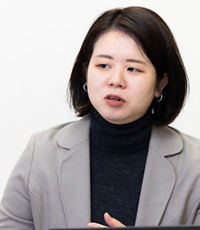 藤川 彩 氏