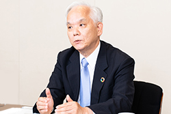 濵口 道成氏