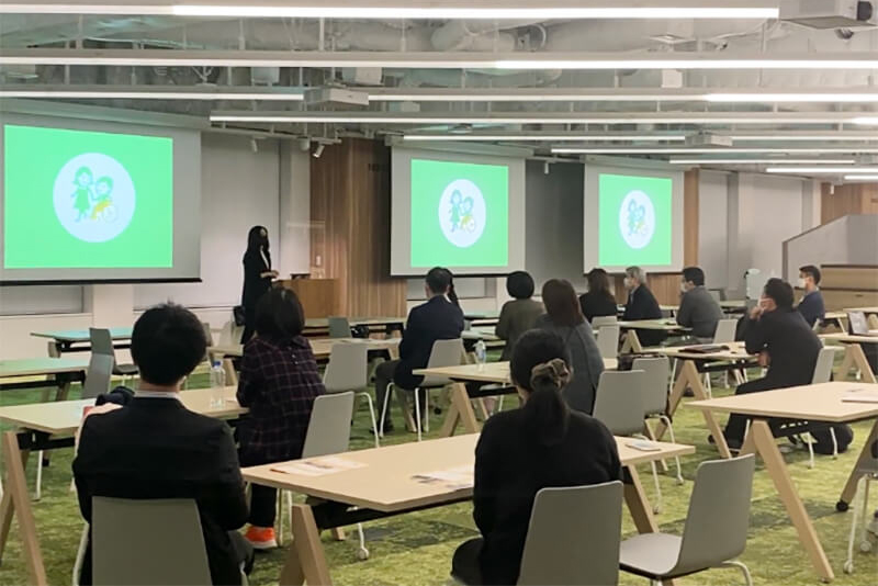 地域の企業と共同で開催した「ユニバーサルマナー検定3級」講習会